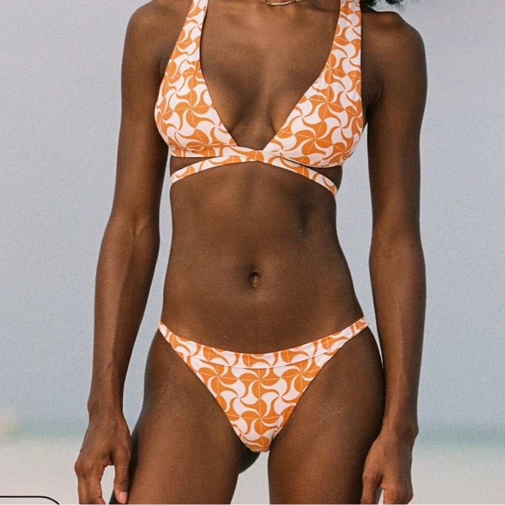 LSPACE Camdyn Bikini Bottoms, NWT - Picture 4 of 7